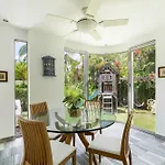Large House - Walking To Beach - 10 Guests!